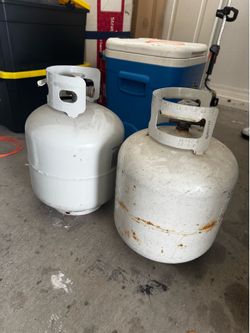 Gas tank
