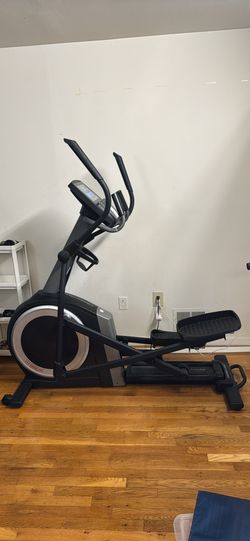 2023 Like New Pro-Form Carbon E10 Elliptical with Touchscreen Display - Woodbridge Township, NJ