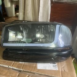 00-06 GMC Yukon Front Lights 