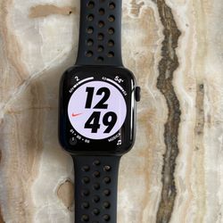  Apple Watch Series SE Nike Like New In Box 
