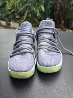NIKE TENNIS SHOES