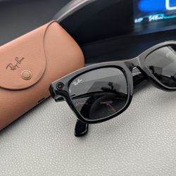 Ray-Ban Meta Glasses 