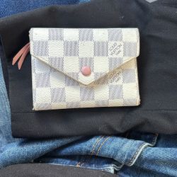 Louis Vuitton Victorine Wallet – White Checkered (Excellent Condition!) Negotiable 