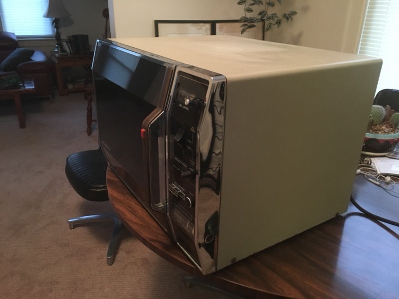Vintage GE Microwave Oven with Automatic Chef for Sale in Ferndale, MI