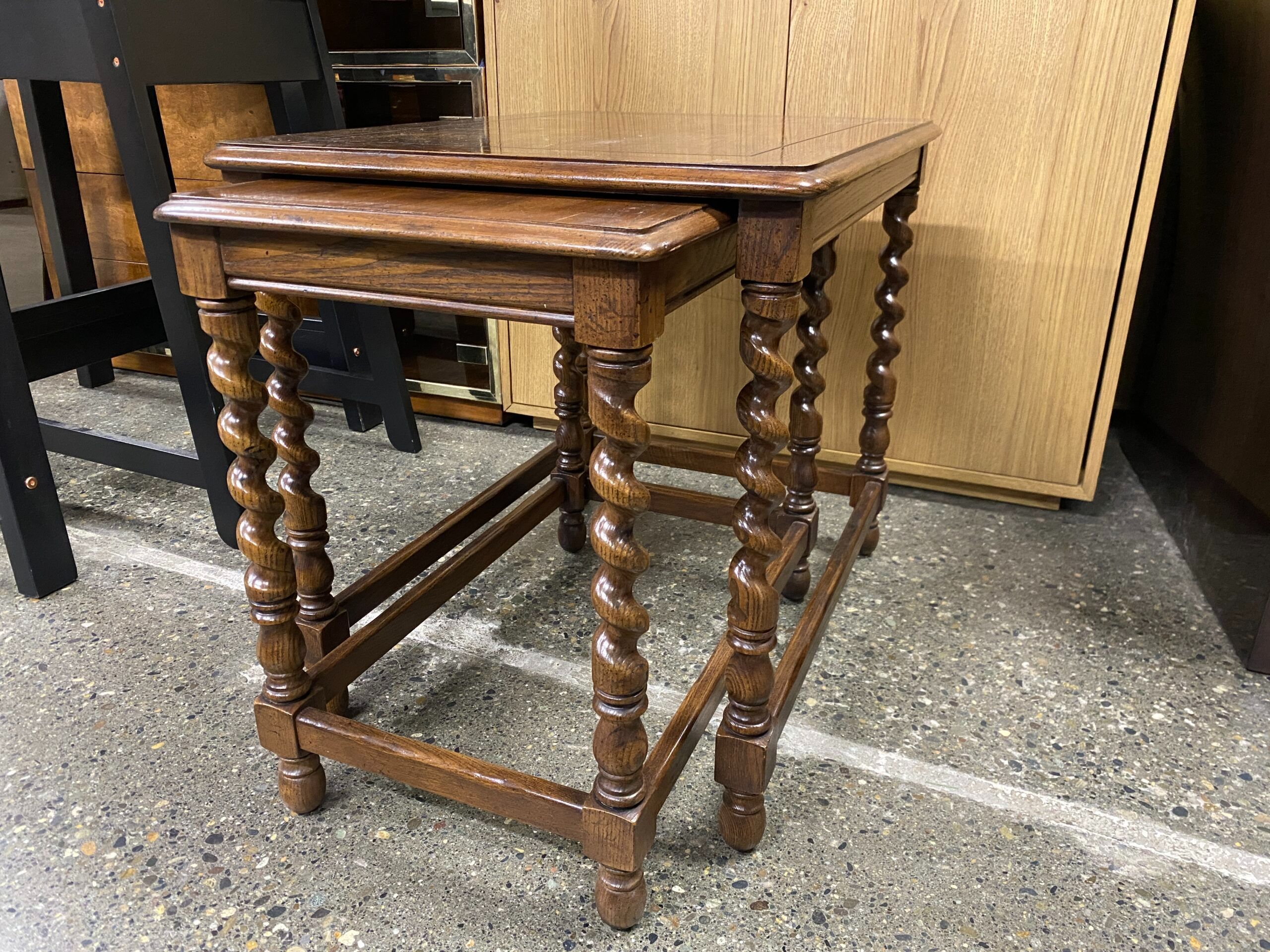 HENREDON Colonial Nesting Tables w/ Barley Twist Legs