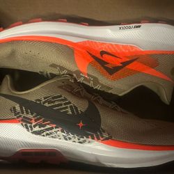 Nike Men's Pegasus Trail 5 GORE-TEX Waterproof Trail Running Shoes