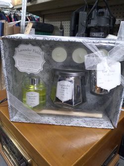 LAVANDER FIELDS CANDLE & FRAGRANCE