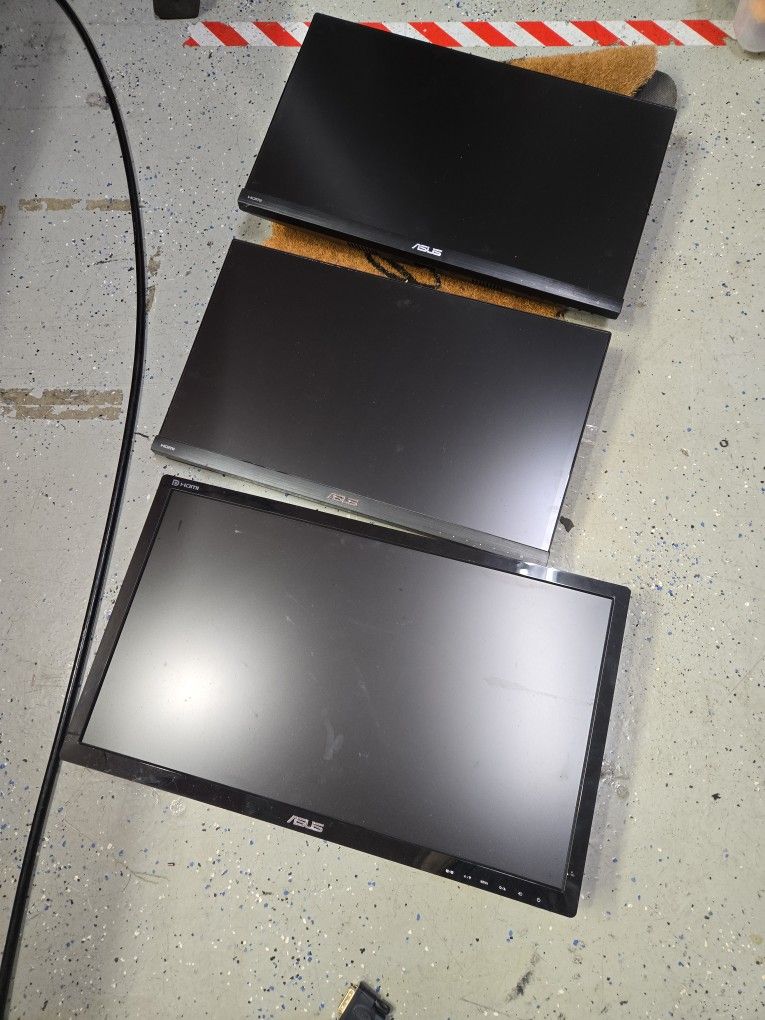 Lot Of 3 Monitors And Mounts
