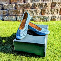 White Mt. Santina Blue Sz 6M Womens Rubber Sole Flats Geometric Round Toe Shoes