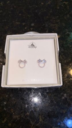 Brand new Minnie mouse cubic zirconia Disney earrings.