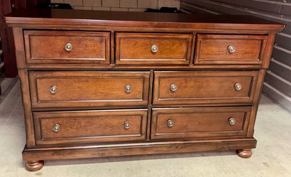 Bedroom Set – Dresser + 2 Matching Nightstands (Sold as a Set)
