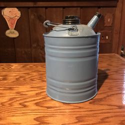 Vintage metal gas can /kerosene Can