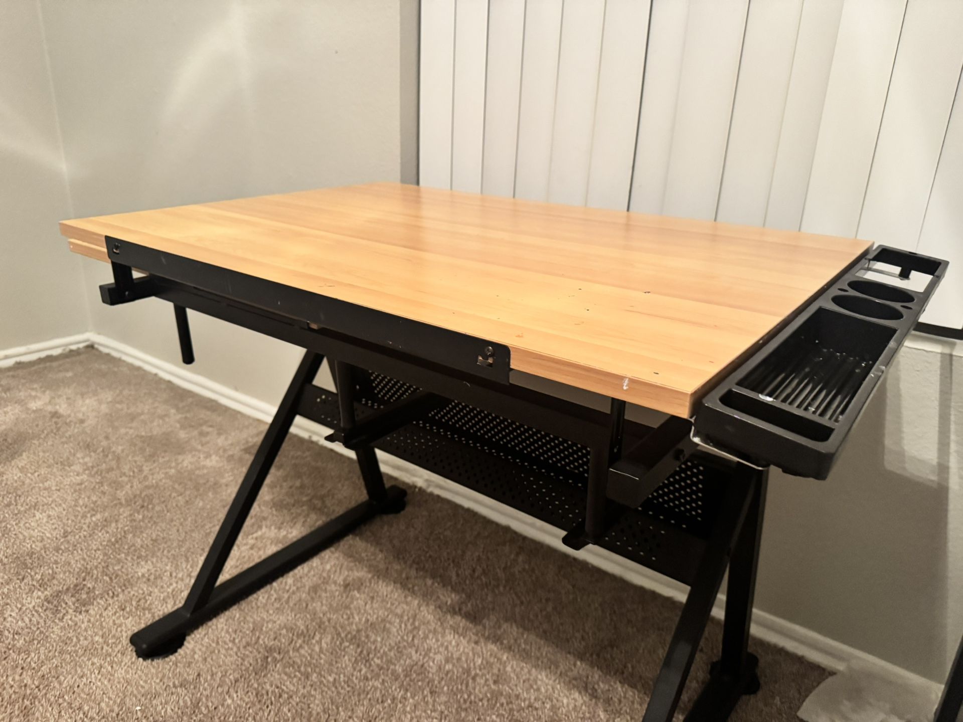 Art Desk The Table Lifts Up Manually