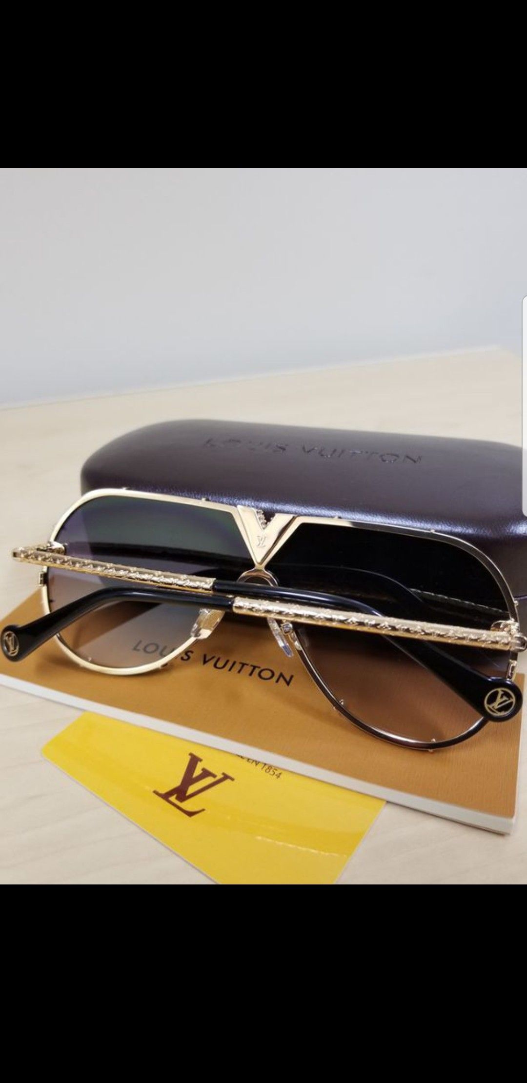 Authentic Louis Vuitton Millionaire Strass LV Drive Z1060
