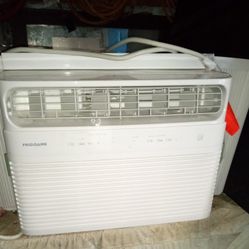 Air Conditioner  Frigidaire 