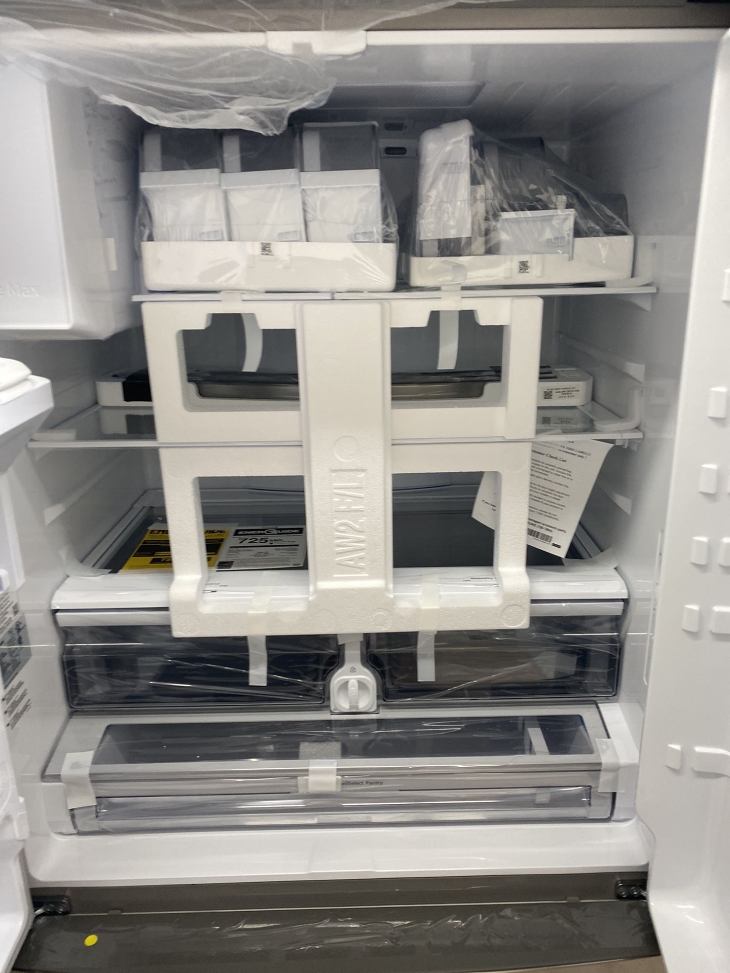 NEW ! 28 CU FT 3 DOOR SAMSUNG REFRIGERATOR IN STAINLESS STEEL WITH ICE/WATER DISPENSER