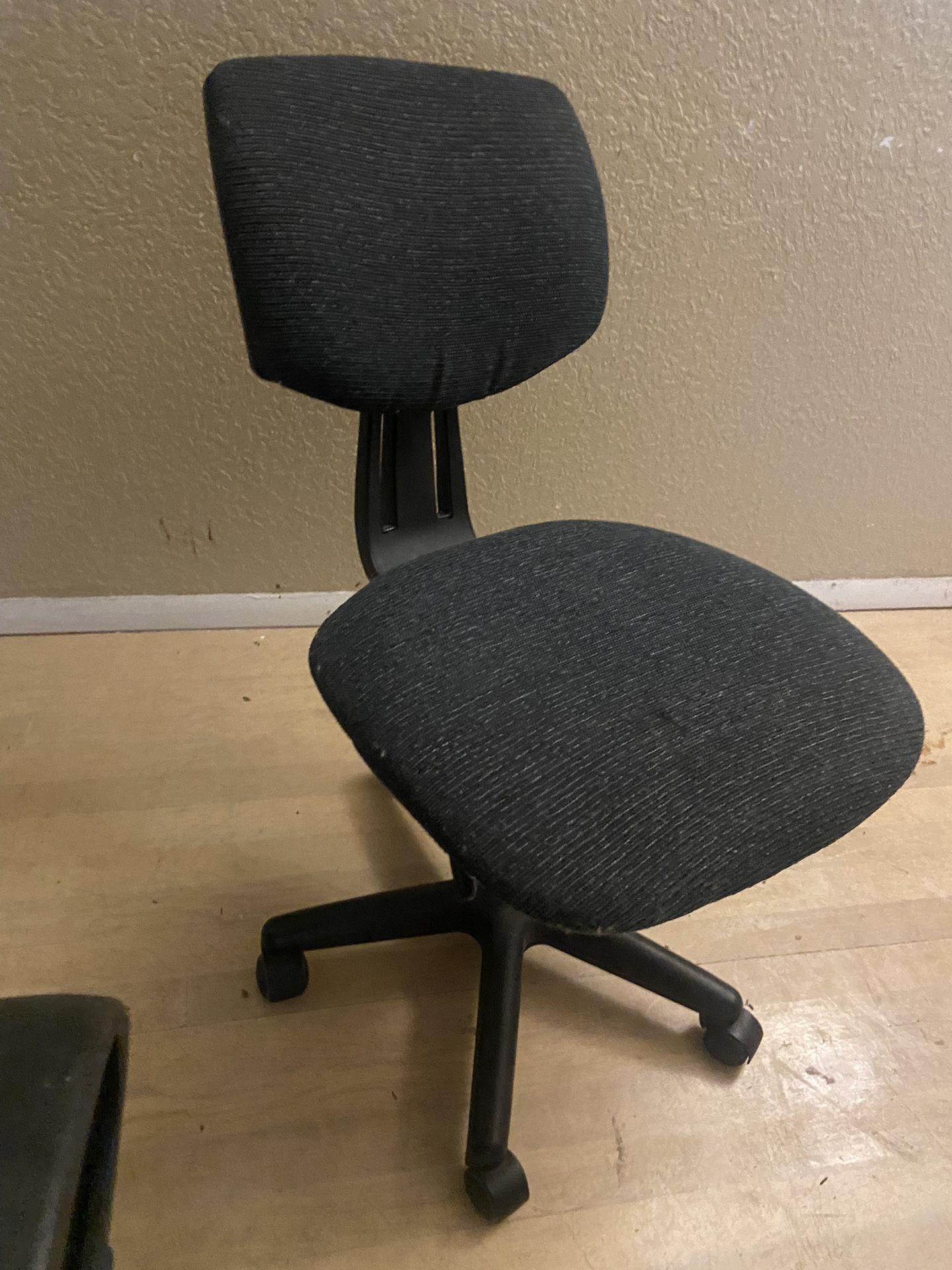 Office chair $10 each good condition we locate it in Miami Beach of 91st St. on Collins Avenue