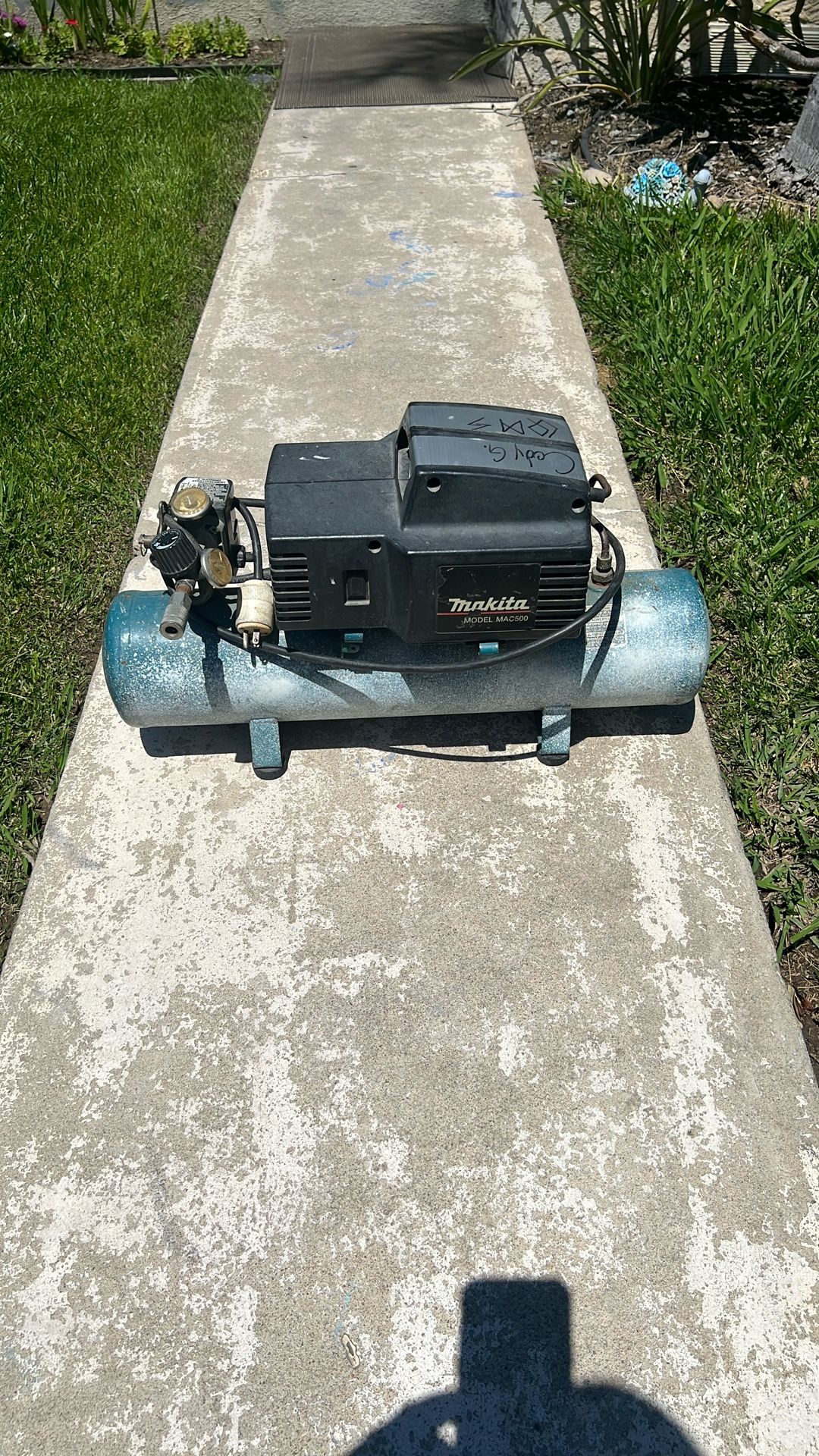 Makita Air Compressor. It Works, But Very Used.