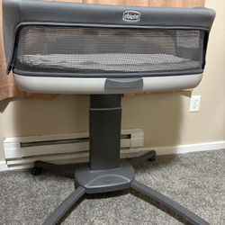 Chicco Adjustable Height Bassinet