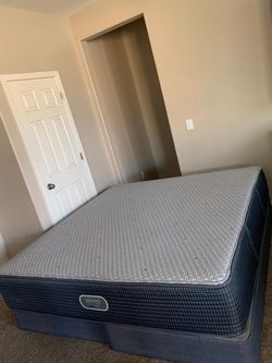 KING BEAUTYREST SILVER HYBRID MATTRESS AND FREE BOX SPRINGS