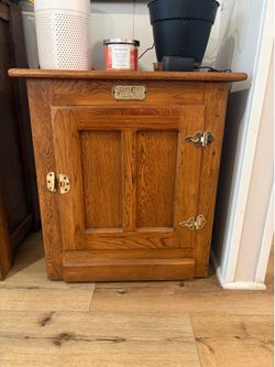 Accent cabinet/ End table