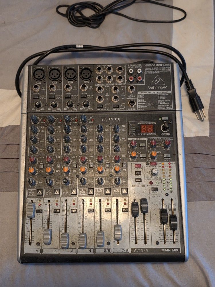 Behringer Xenyx X1204USB Mixer with USB and Effects