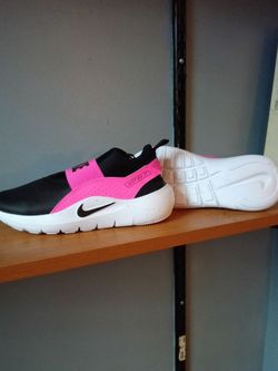 Nike size 2 New kids girls sneakers