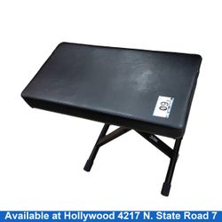 On Stand Music Chair Black Chair / Couche