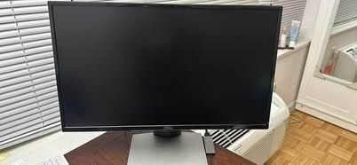 Dell Premium 27 inch Monitor with FREE cables
