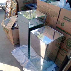 2x Mirrored Stands