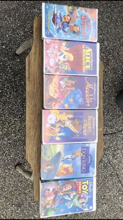 6 VHS Disney Classic Movies .