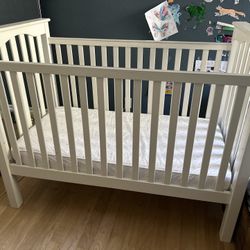 Pottery Barn Kendall Crib with Mattress