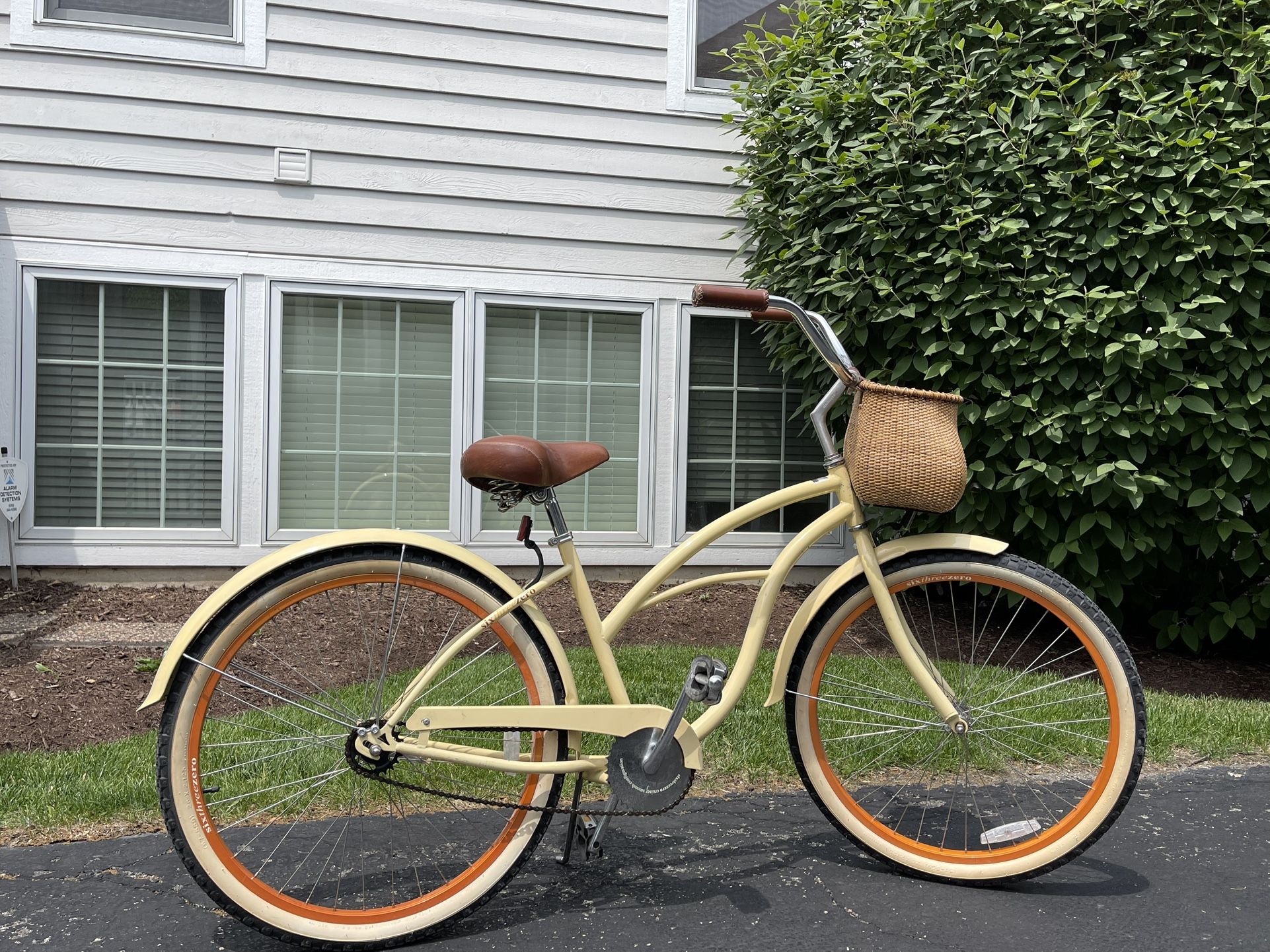 Woman’s Town/Beach Cruiser Bike