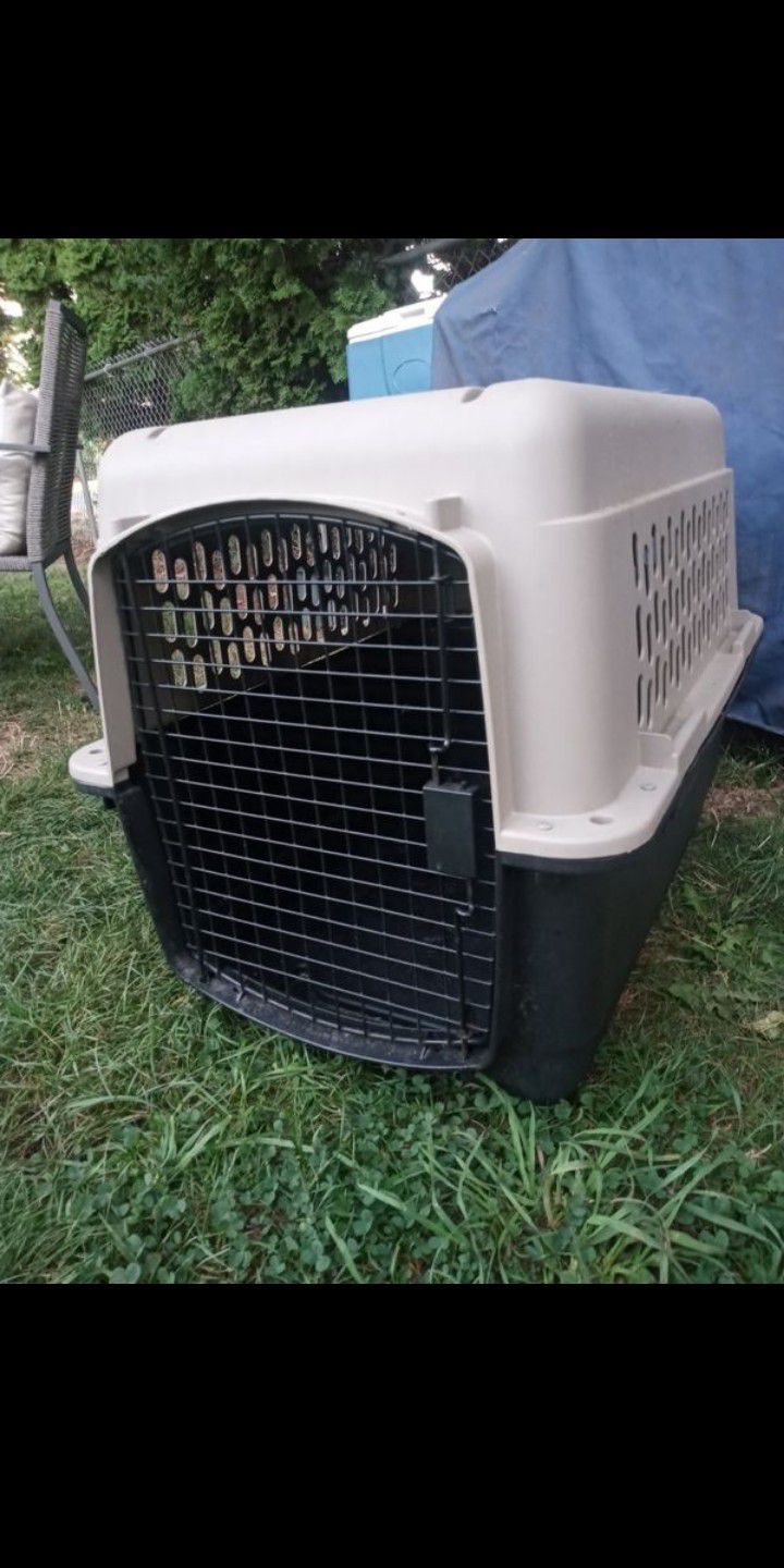 Dog Crate. Great Condition! Med-Large