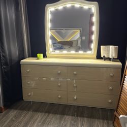 White 6 Drawer Dresser 
