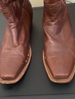 Botas Vaqueras Moon shine  son the piel size 10.5  muy buena marka buenas conditiones $80  son hechas en Mexico