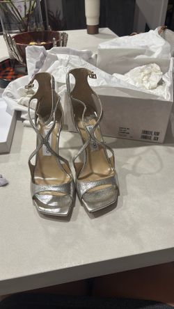 Jimmy Choo Azia - NEW! NEVER BEEN WORN. Size 8.5