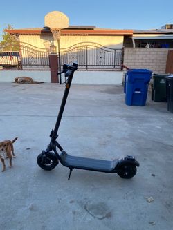 NIU KQi 100P Electric Kick Scooter + helmet (POPPED TIRE)