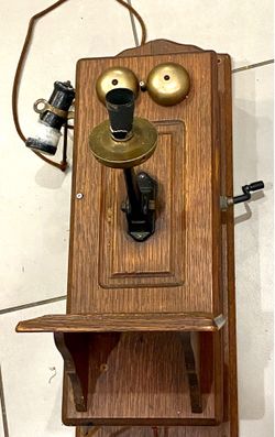 Antique crank phone