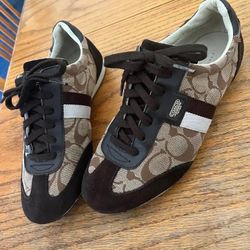 Coach Woman’s Signature Shoes Size 8 In Great Condition