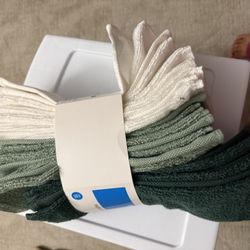 Hand Towel Set For Sale - New Condition