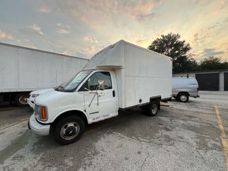 Chevrolet express 3500 box truck