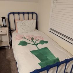 Metal Frame Twin Bed + Mattress 