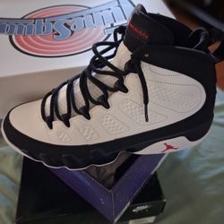 MEN'S SIZE: (9.5)         **BRAND NEW **  $275