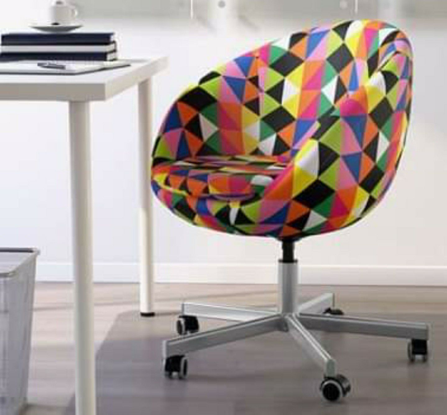 CHAIR / Multi-Color Swivel Desk Chair