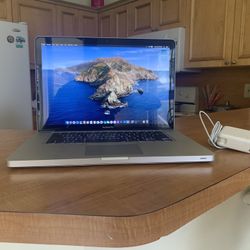 MacBook Pro 15 Inch i7 16 Gb 