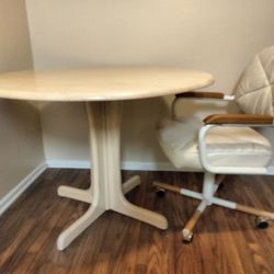 42in. Dia. White Wood Round Pedestal Dining Table/Chair