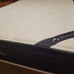 Full Dreamcloud Memory Foam Mattress - Like New