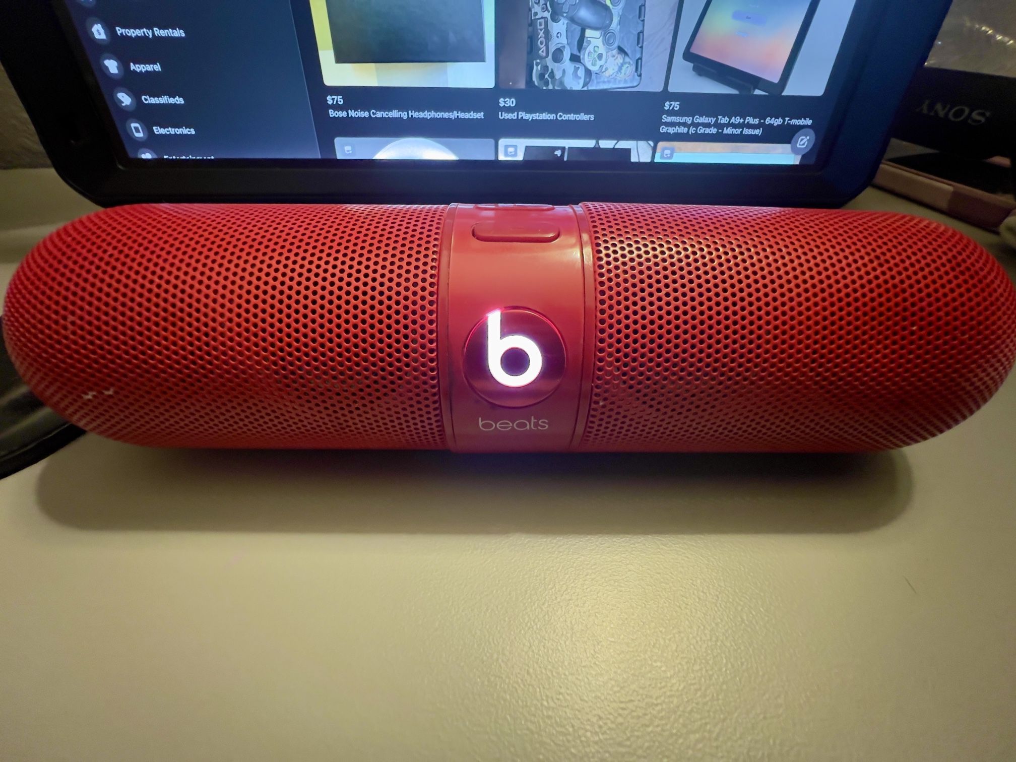 Beats Pill w/ Case
