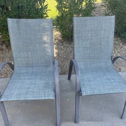 2 Outdoor Patio Chairs 